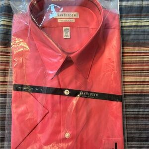 Men’s Van Heusen short sleeved dress shirt.